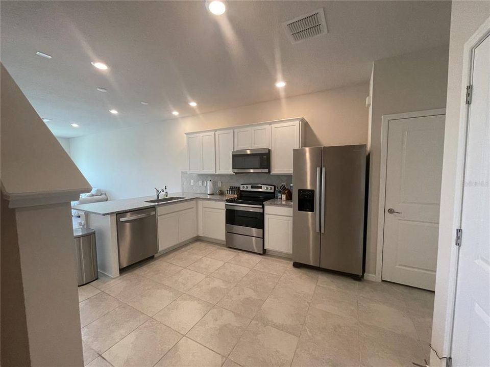 出租: $2,150 (2 贝兹, 2 浴室, 1451 平方英尺)