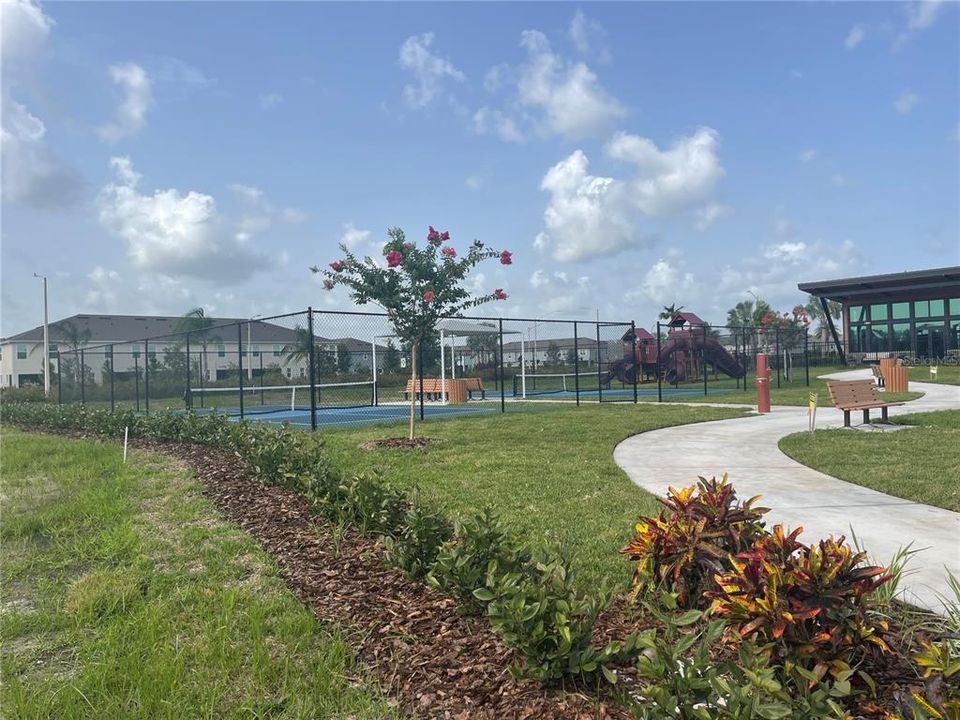 出租: $2,150 (2 贝兹, 2 浴室, 1451 平方英尺)