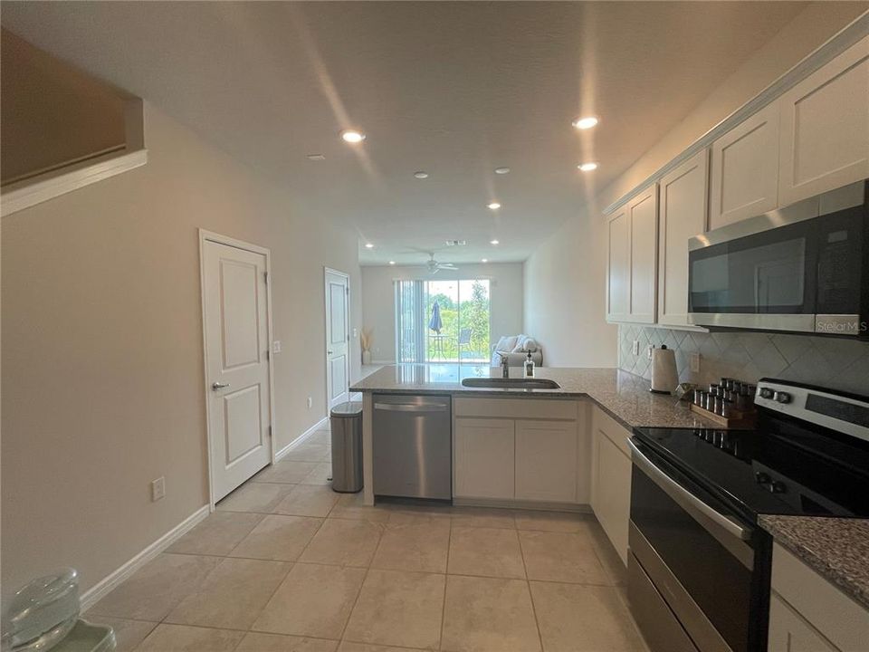 出租: $2,150 (2 贝兹, 2 浴室, 1451 平方英尺)