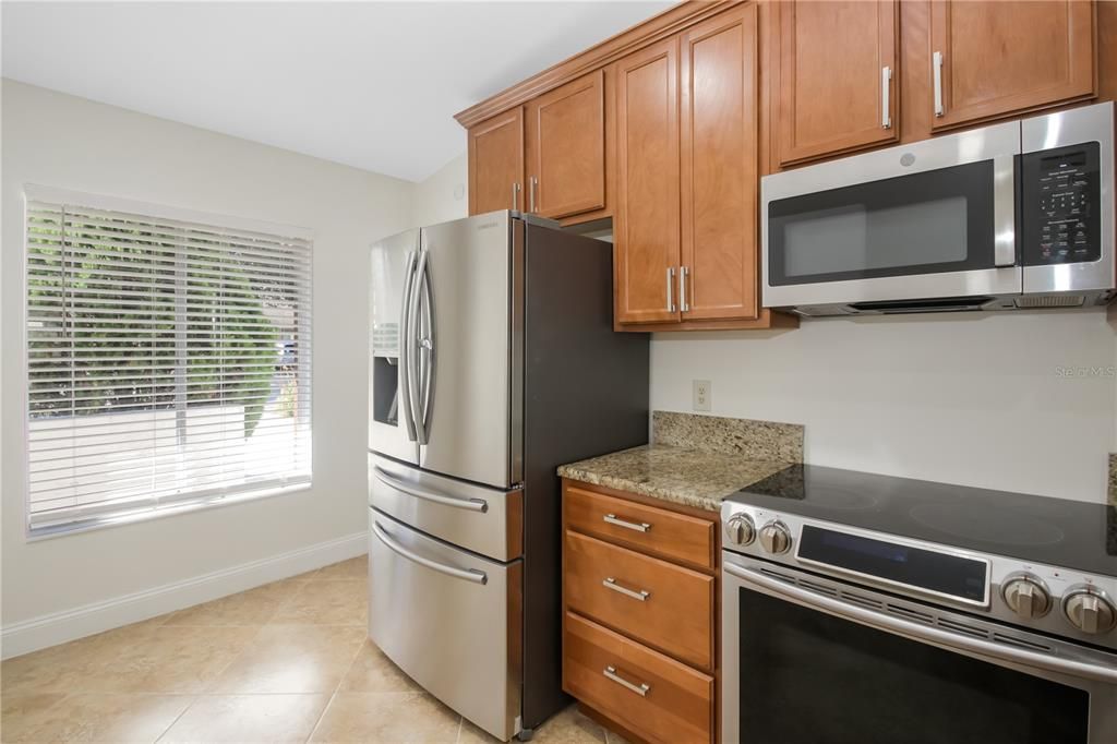 На продажу: $275,000 (2 спален, 2 ванн, 1020 Квадратных фут)