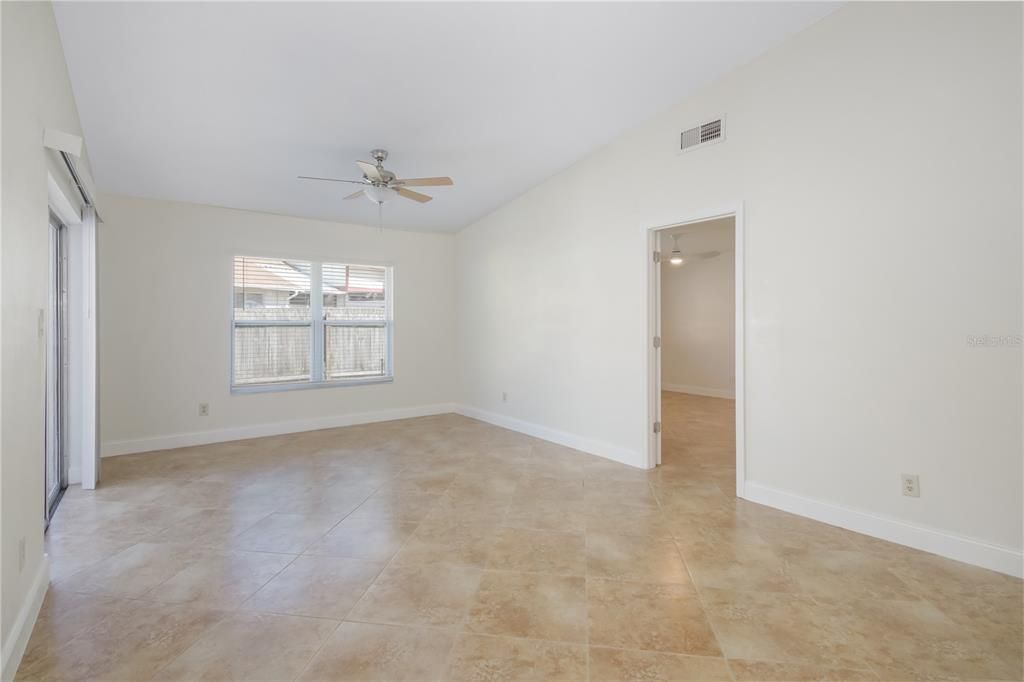 На продажу: $275,000 (2 спален, 2 ванн, 1020 Квадратных фут)