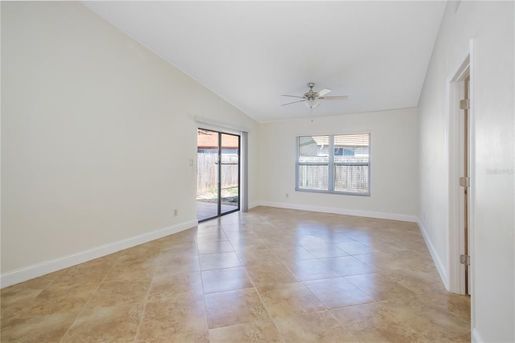 На продажу: $275,000 (2 спален, 2 ванн, 1020 Квадратных фут)