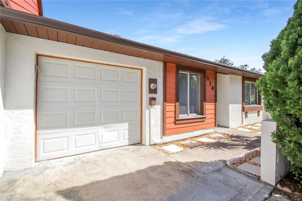 На продажу: $275,000 (2 спален, 2 ванн, 1020 Квадратных фут)