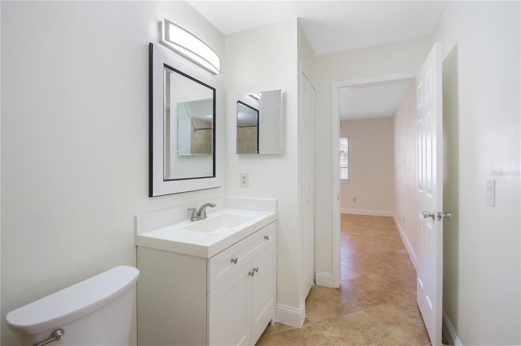 На продажу: $275,000 (2 спален, 2 ванн, 1020 Квадратных фут)