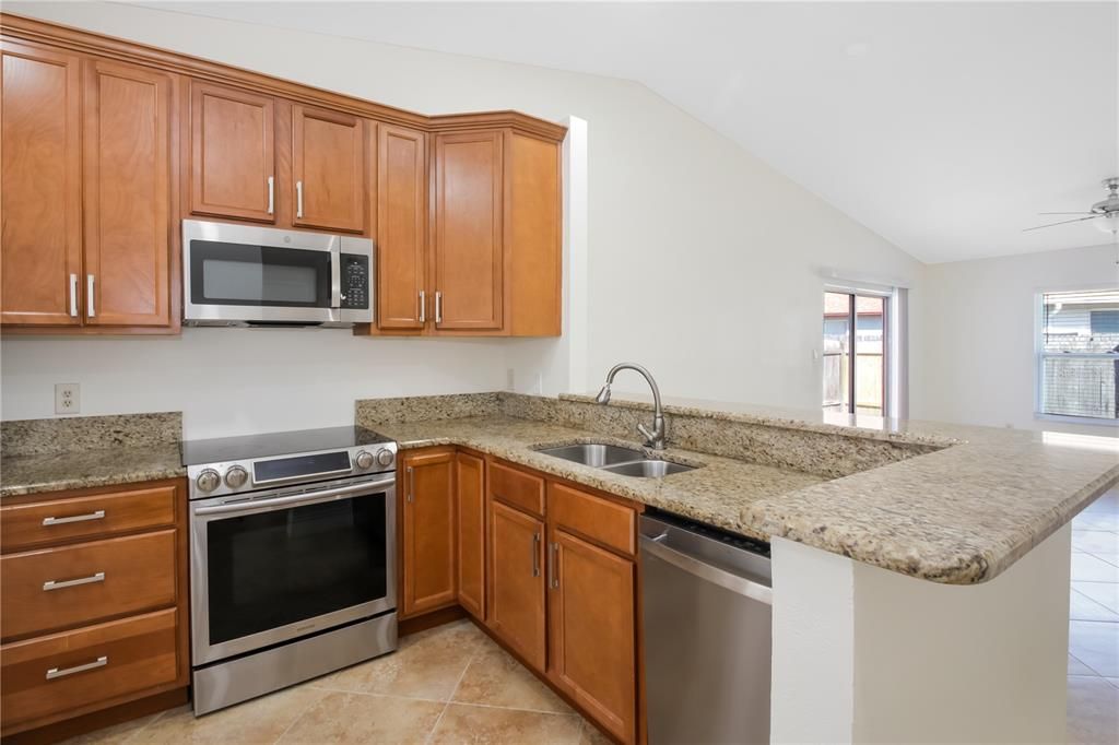 На продажу: $275,000 (2 спален, 2 ванн, 1020 Квадратных фут)