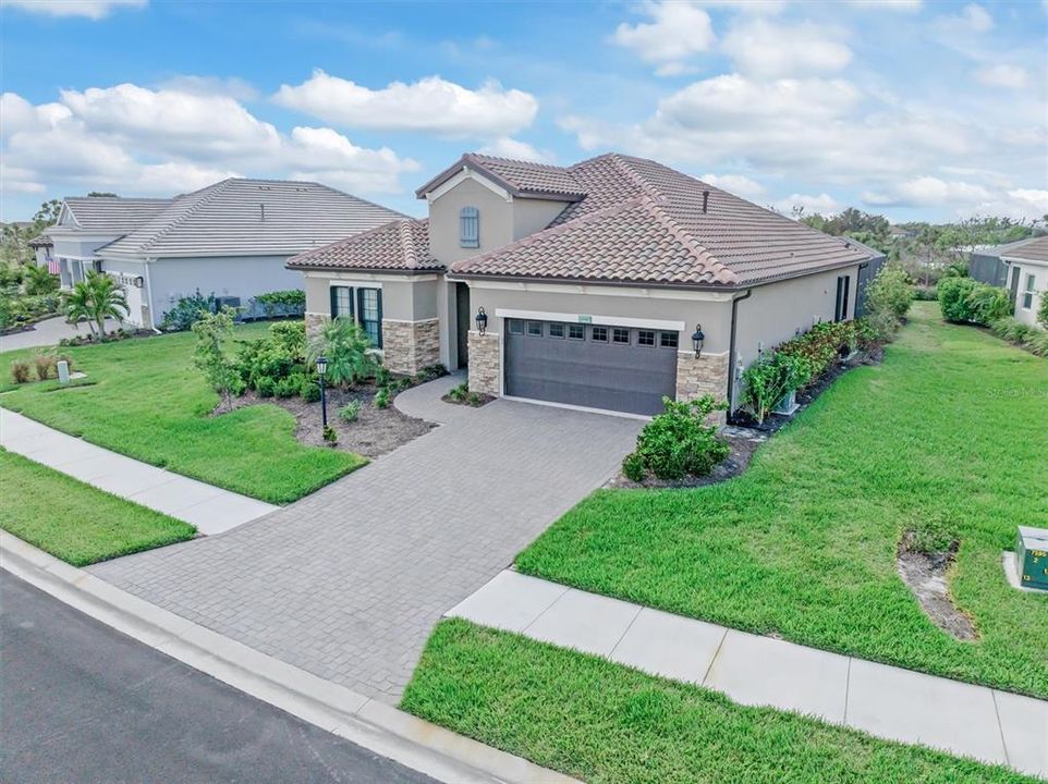 Active With Contract: $650,000 (3 beds, 2 baths, 2236 Square Feet)