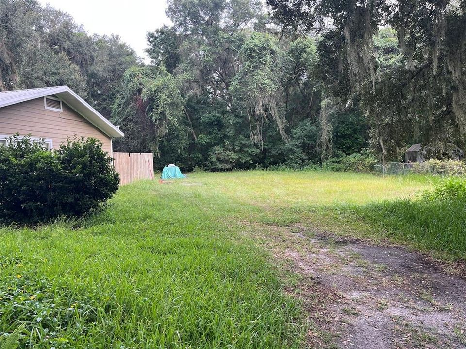 合同活跃: $115,000 (2 贝兹, 1 浴室, 1274 平方英尺)