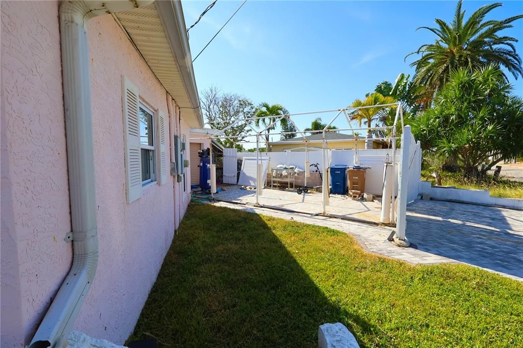 На продажу: $314,900 (2 спален, 1 ванн, 1032 Квадратных фут)