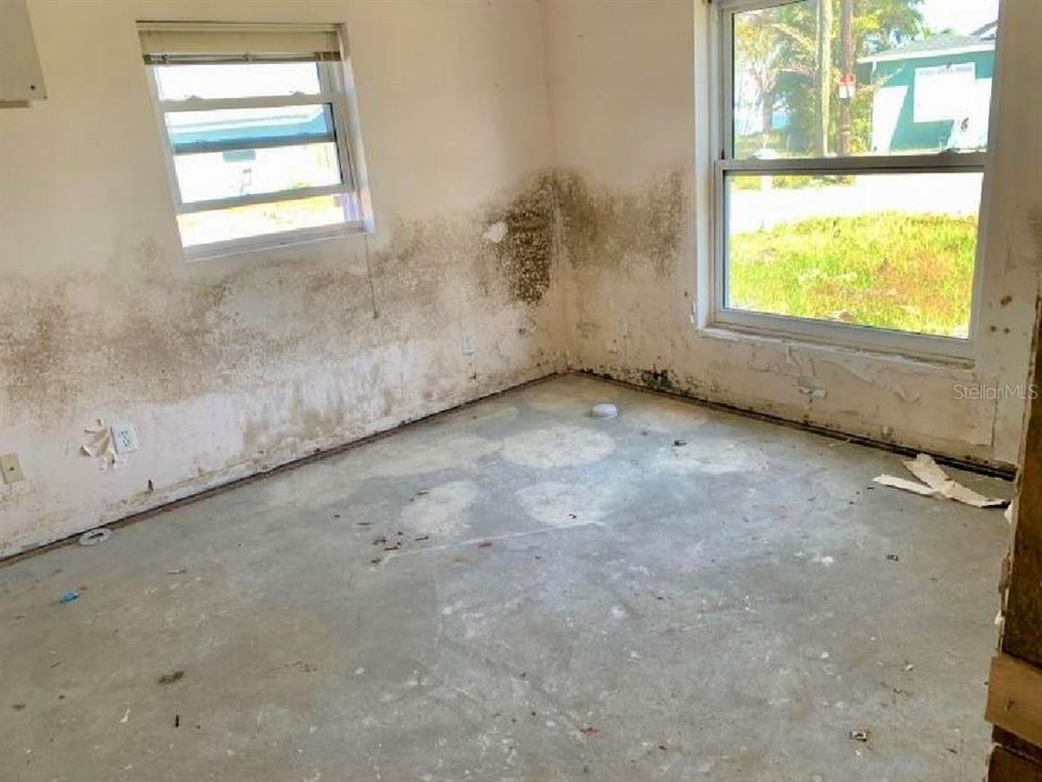 На продажу: $314,900 (2 спален, 1 ванн, 1032 Квадратных фут)