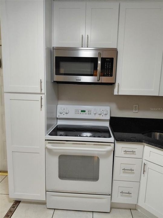 For Rent: $1,300 (1 beds, 1 baths, 926 Square Feet)