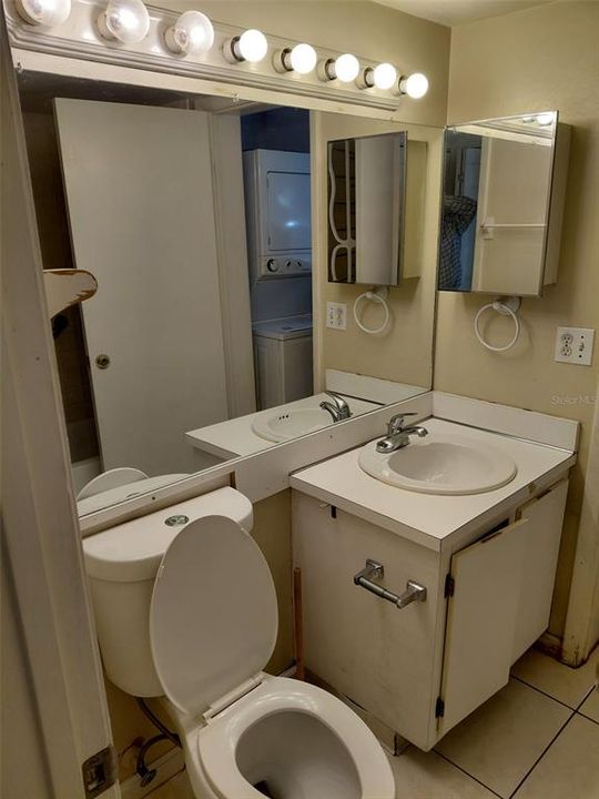 For Rent: $1,300 (1 beds, 1 baths, 926 Square Feet)