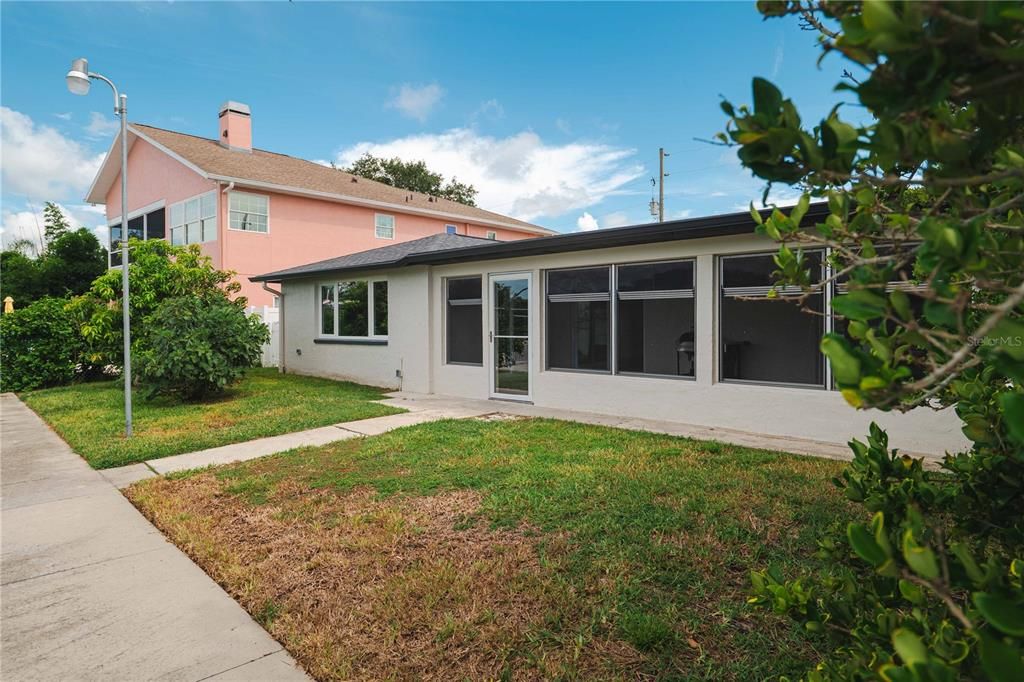 For Rent: $2,600 (2 beds, 2 baths, 1161 Square Feet)