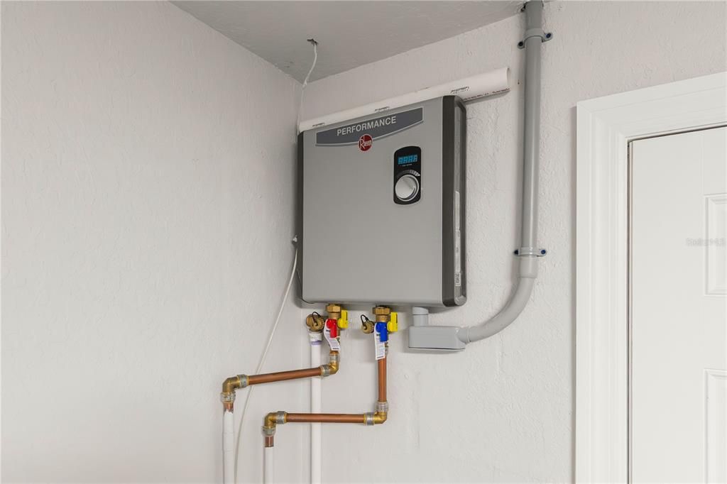 For Rent: $2,600 (2 beds, 2 baths, 1161 Square Feet)