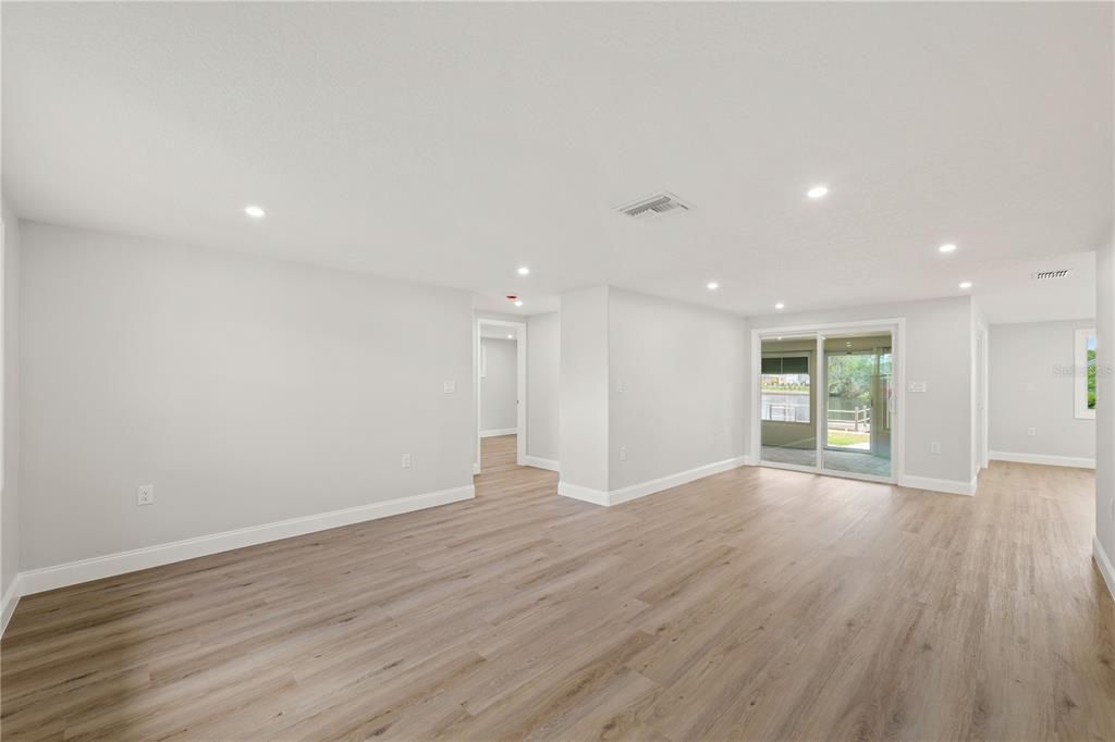 For Rent: $2,600 (2 beds, 2 baths, 1161 Square Feet)