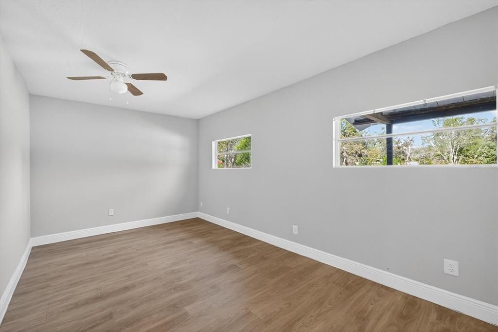 合同活跃: $229,980 (6 贝兹, 3 浴室, 2170 平方英尺)