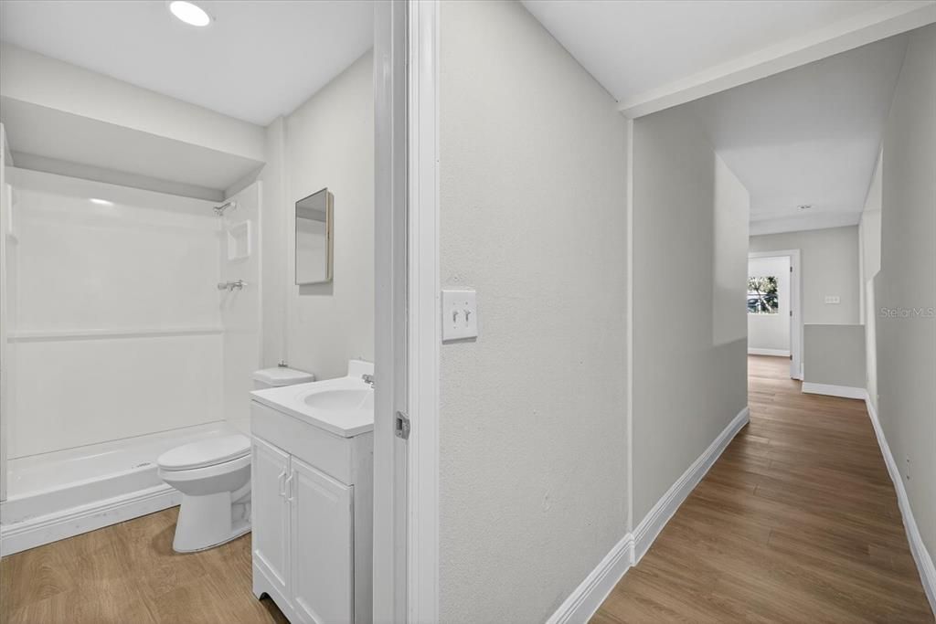 合同活跃: $229,980 (6 贝兹, 3 浴室, 2170 平方英尺)