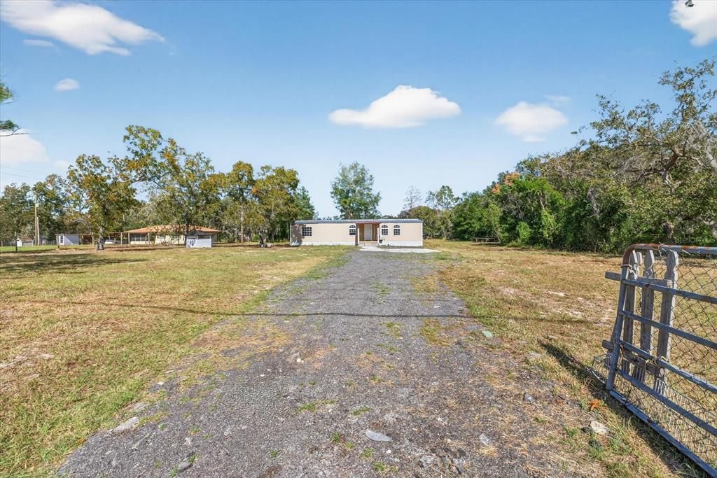 合同活跃: $229,980 (6 贝兹, 3 浴室, 2170 平方英尺)