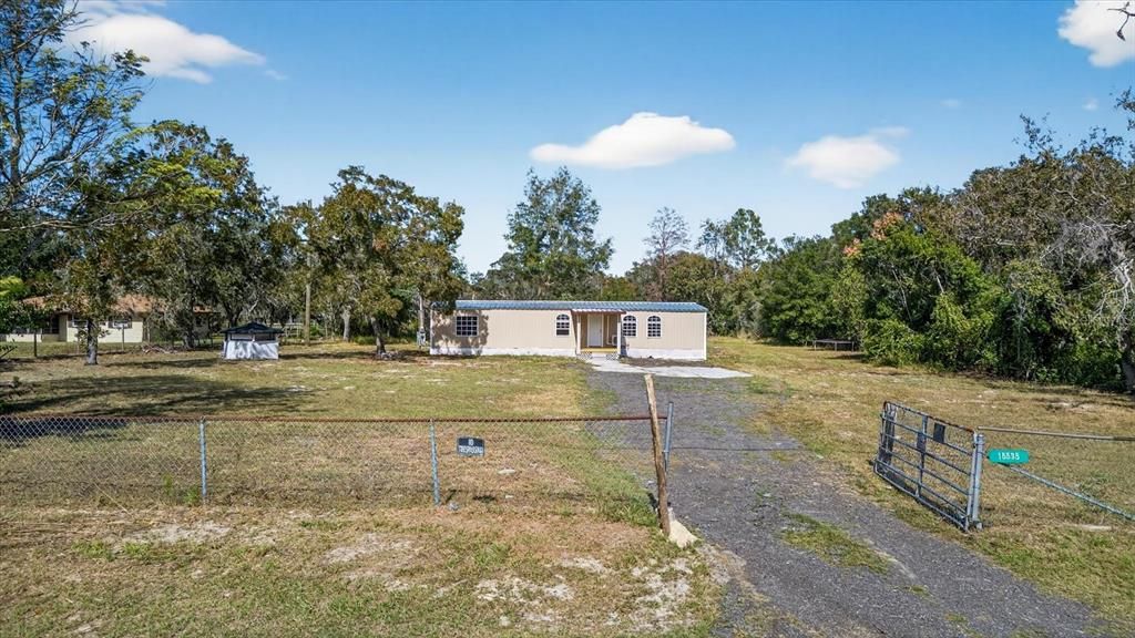 合同活跃: $229,980 (6 贝兹, 3 浴室, 2170 平方英尺)