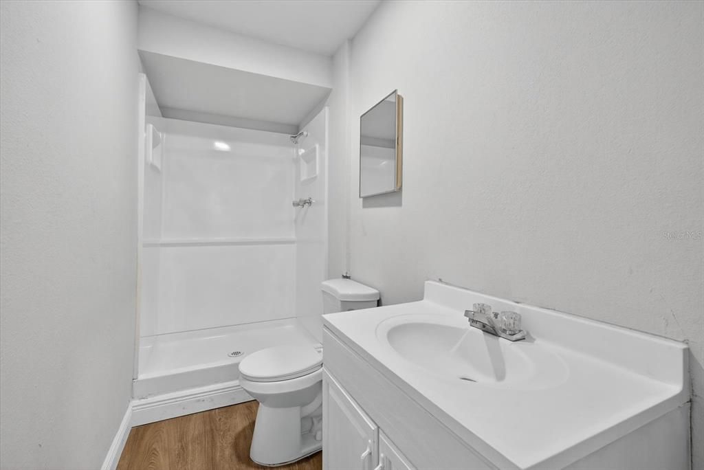 合同活跃: $229,980 (6 贝兹, 3 浴室, 2170 平方英尺)