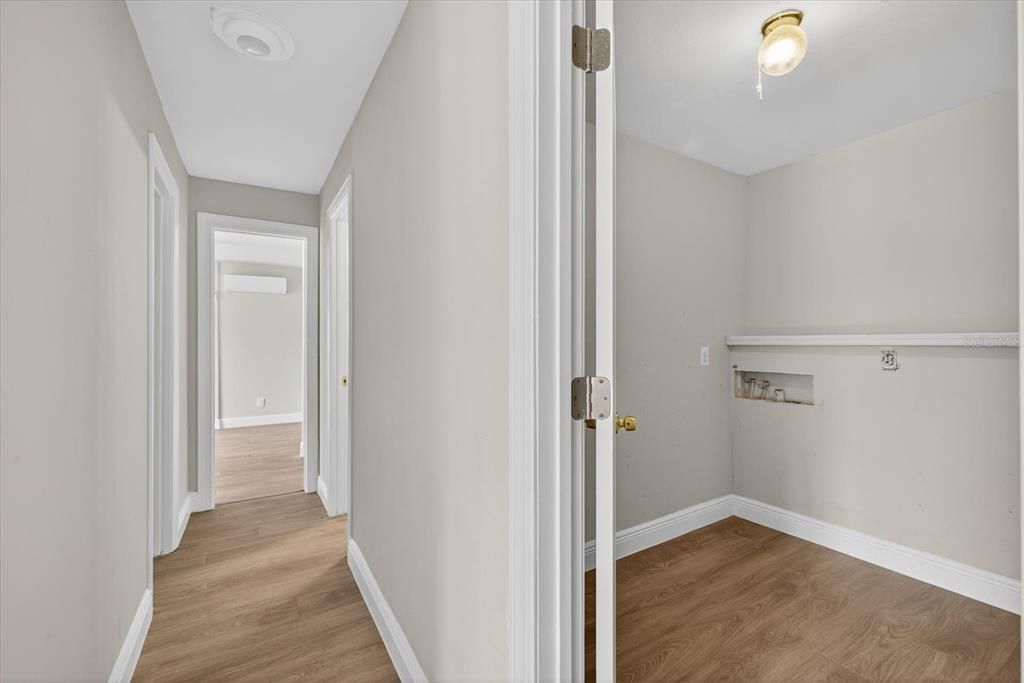 合同活跃: $229,980 (6 贝兹, 3 浴室, 2170 平方英尺)