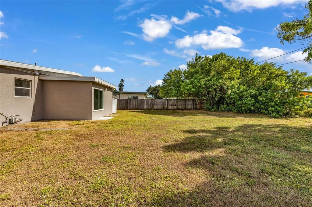 For Sale: $179,900 (2 beds, 1 baths, 1020 Square Feet)