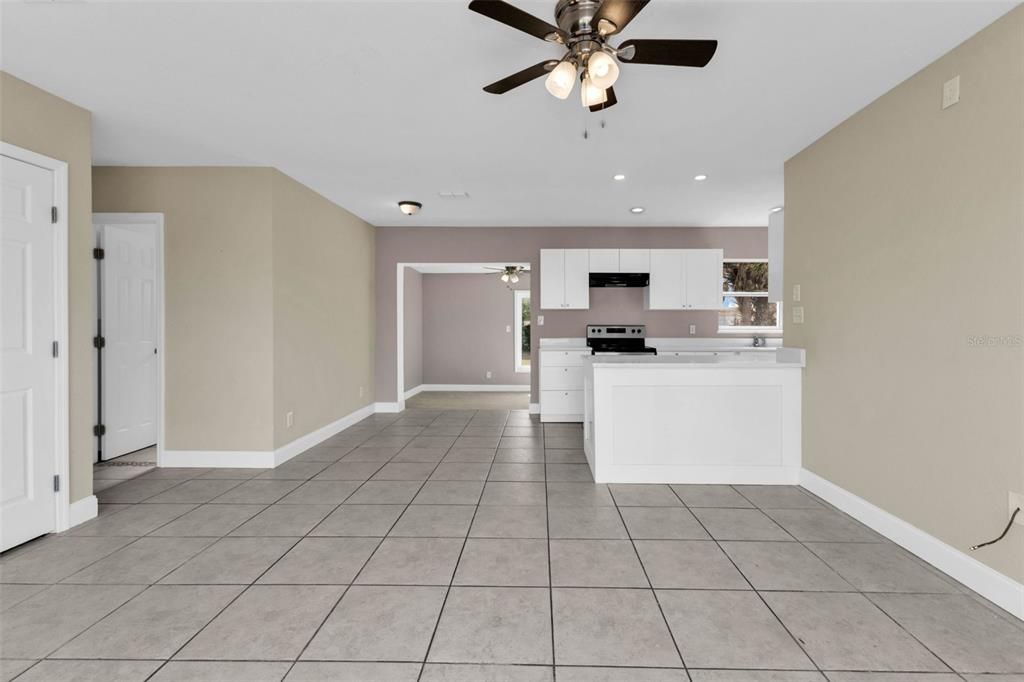 For Sale: $179,900 (2 beds, 1 baths, 1020 Square Feet)