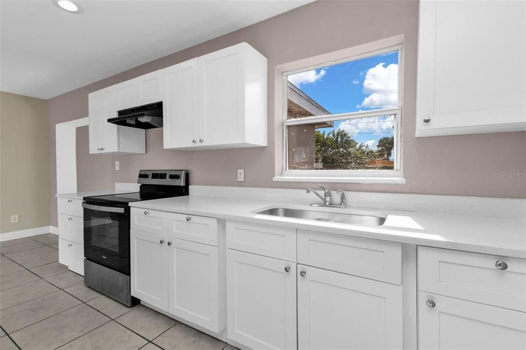 For Sale: $179,900 (2 beds, 1 baths, 1020 Square Feet)