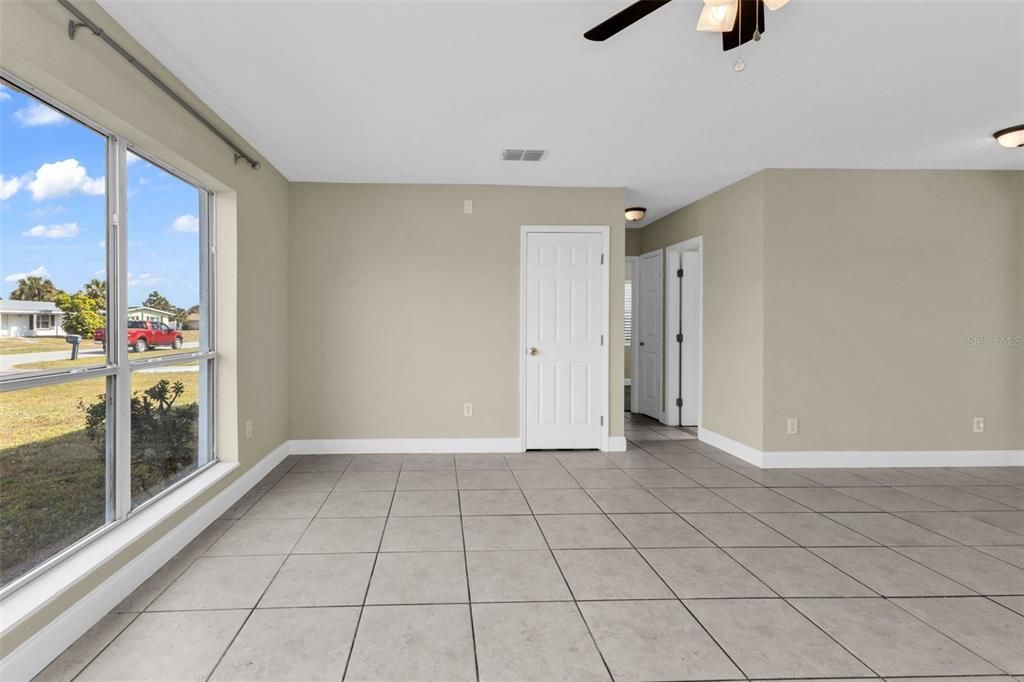 For Sale: $179,900 (2 beds, 1 baths, 1020 Square Feet)