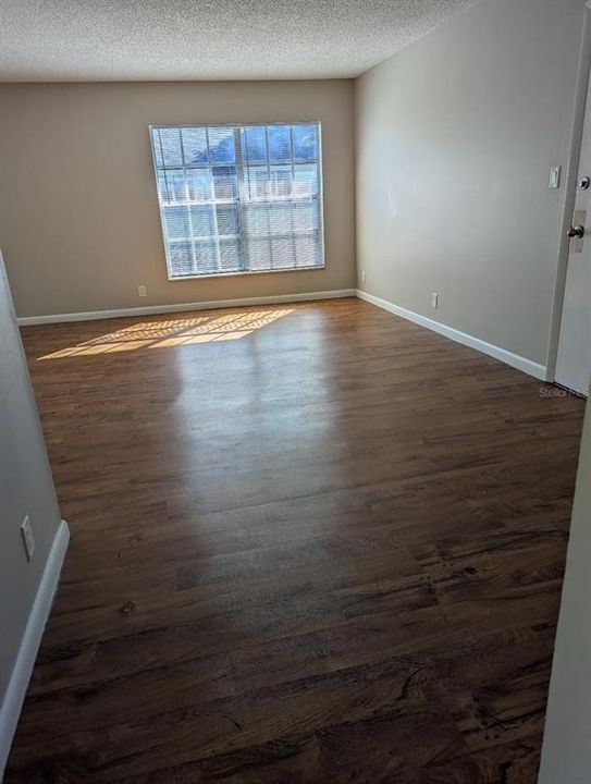 出租: $1,225 (2 贝兹, 1 浴室, 956 平方英尺)