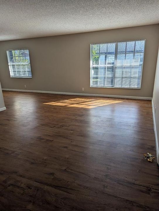 出租: $1,225 (2 贝兹, 1 浴室, 956 平方英尺)