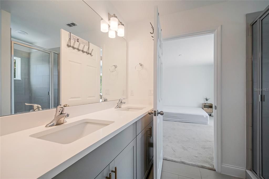 На продажу: $597,000 (5 спален, 2 ванн, 2328 Квадратных фут)