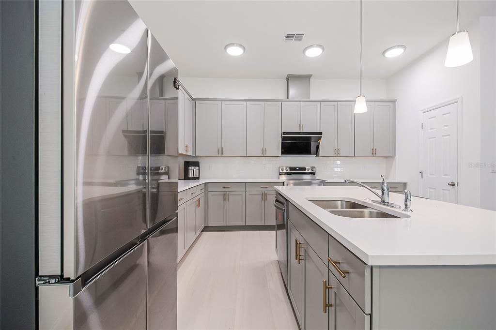 На продажу: $597,000 (5 спален, 2 ванн, 2328 Квадратных фут)