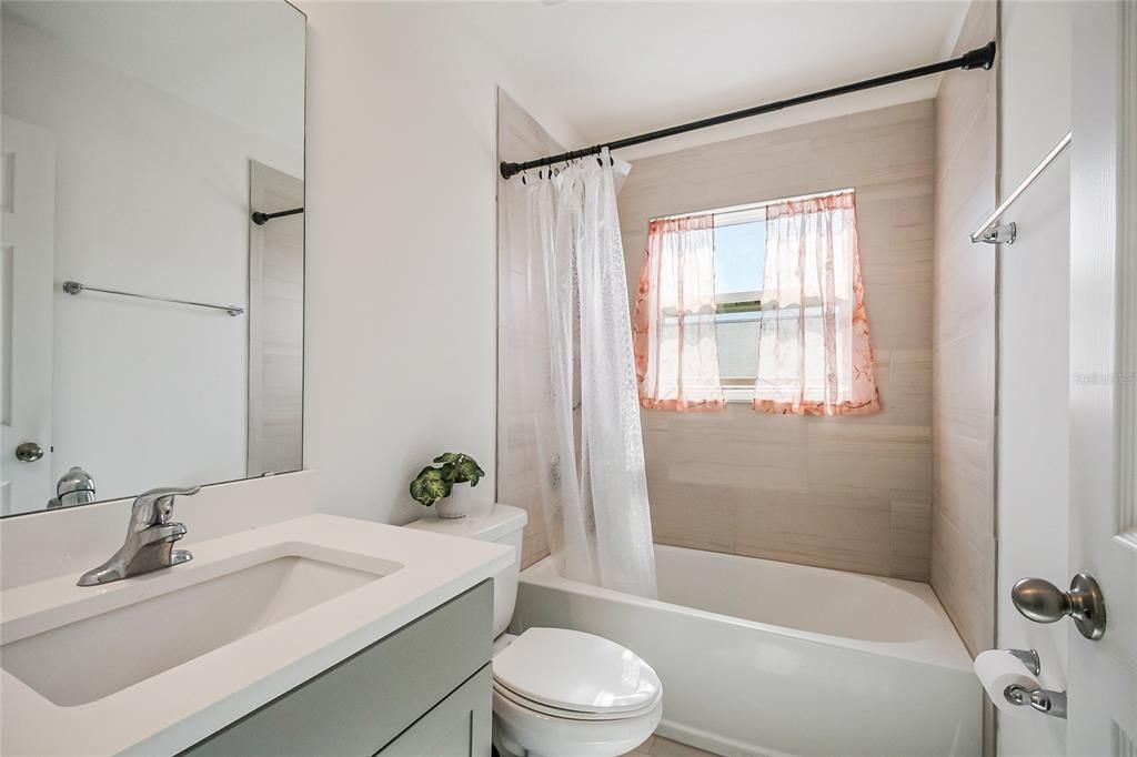 На продажу: $597,000 (5 спален, 2 ванн, 2328 Квадратных фут)