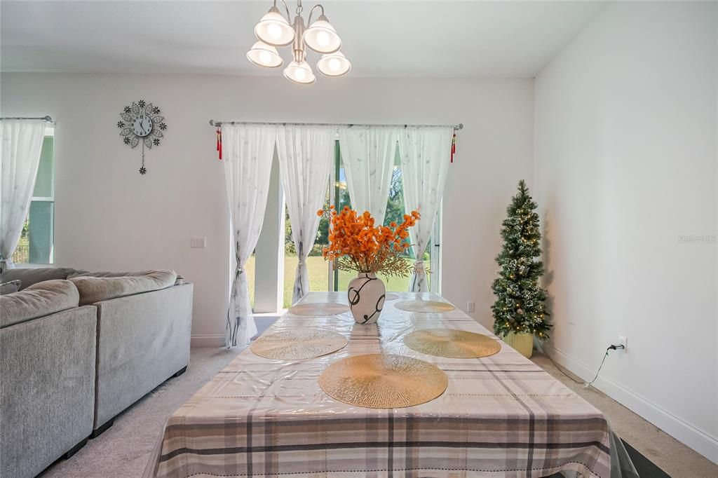 На продажу: $597,000 (5 спален, 2 ванн, 2328 Квадратных фут)