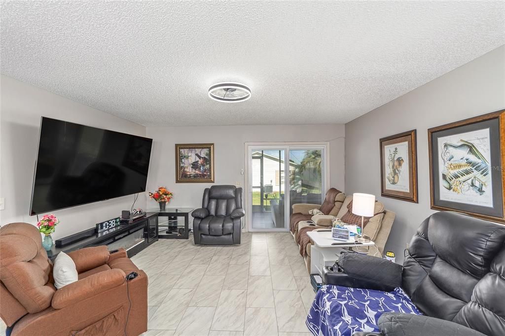 На продажу: $309,750 (3 спален, 2 ванн, 1231 Квадратных фут)