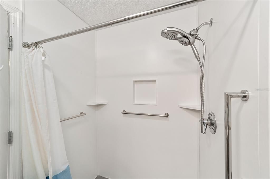 На продажу: $309,750 (3 спален, 2 ванн, 1231 Квадратных фут)