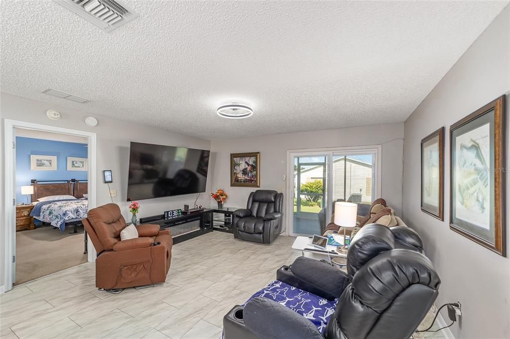 На продажу: $309,750 (3 спален, 2 ванн, 1231 Квадратных фут)