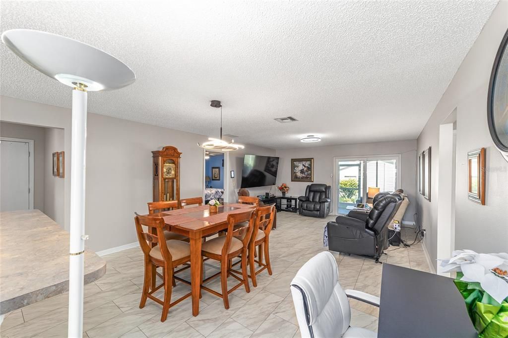 На продажу: $309,750 (3 спален, 2 ванн, 1231 Квадратных фут)