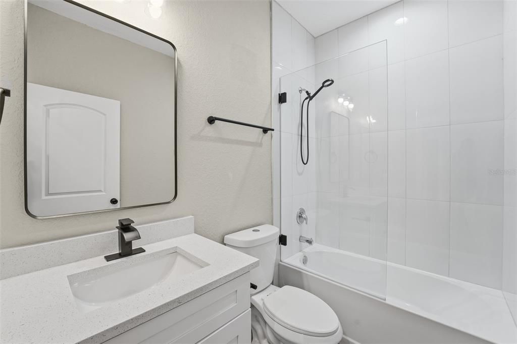 En Venta: $489,000 (6 camas, 0 baños, 2400 Pies cuadrados)