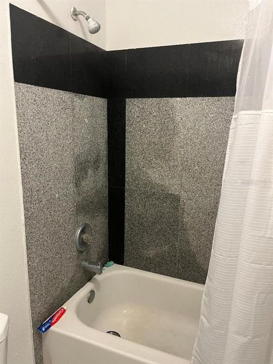 For Rent: $1,100 (1 beds, 1 baths, 351 Square Feet)