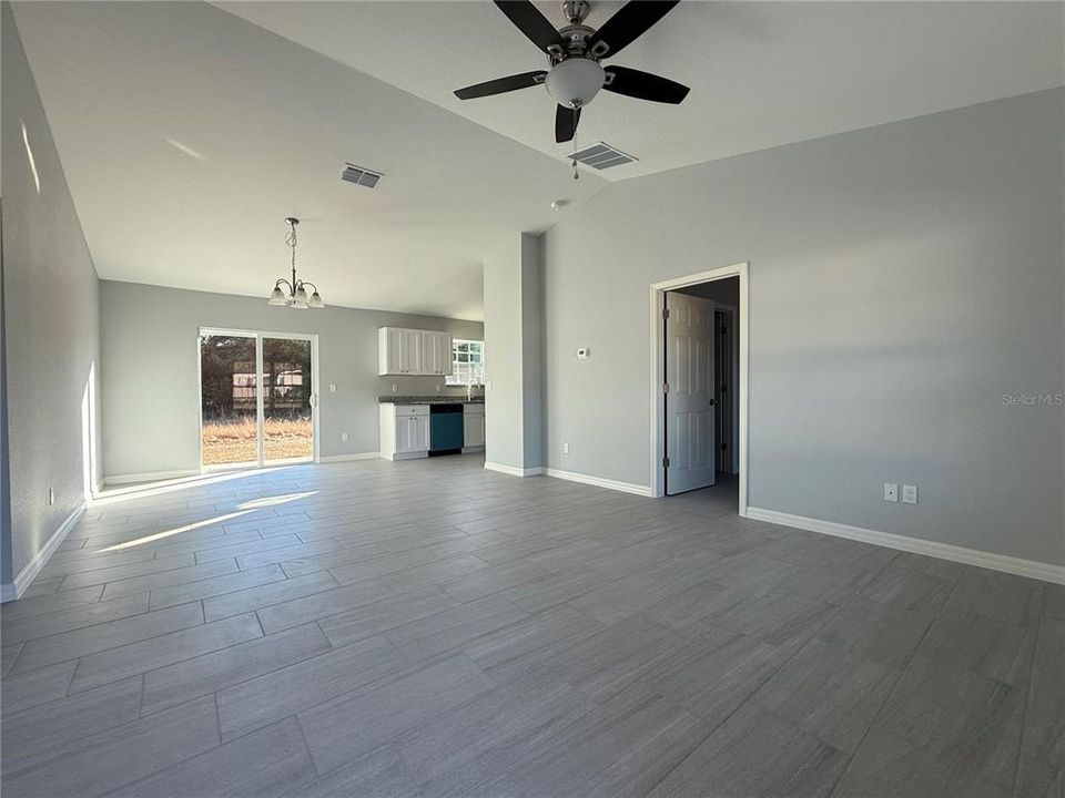 待售: $209,900 (3 贝兹, 2 浴室, 1232 平方英尺)