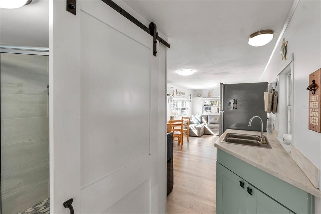 For Sale: $315,000 (2 beds, 1 baths, 412 Square Feet)