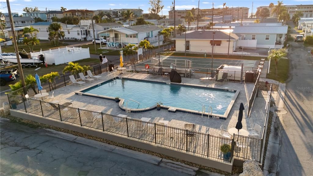 For Sale: $315,000 (2 beds, 1 baths, 412 Square Feet)