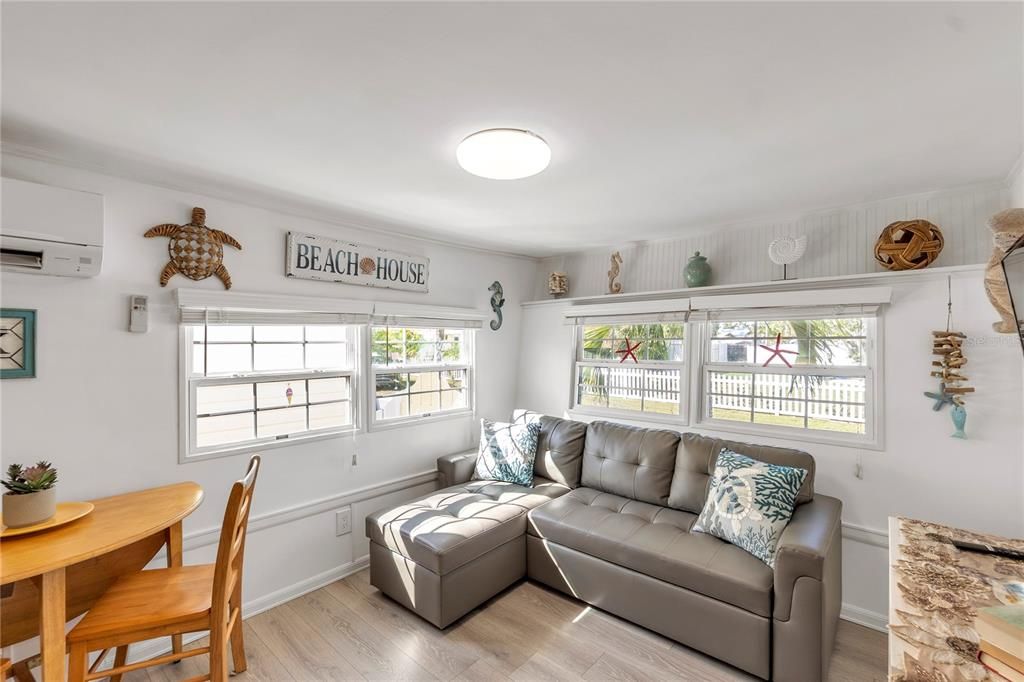 For Sale: $315,000 (2 beds, 1 baths, 412 Square Feet)