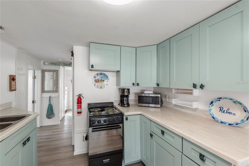 For Sale: $315,000 (2 beds, 1 baths, 412 Square Feet)