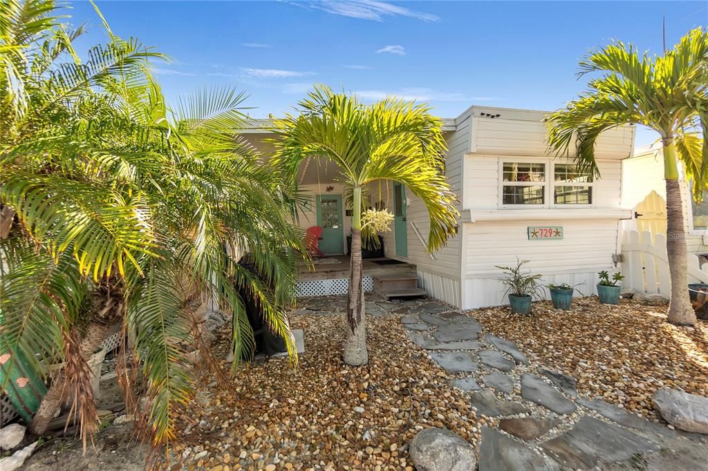 For Sale: $315,000 (2 beds, 1 baths, 412 Square Feet)