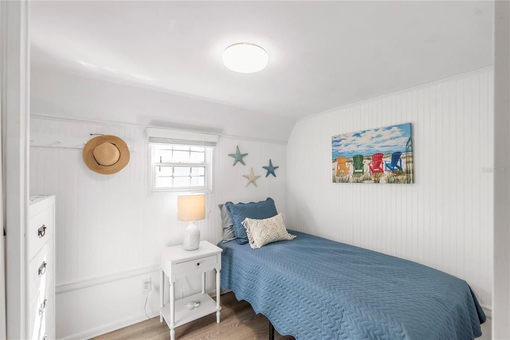 For Sale: $315,000 (2 beds, 1 baths, 412 Square Feet)