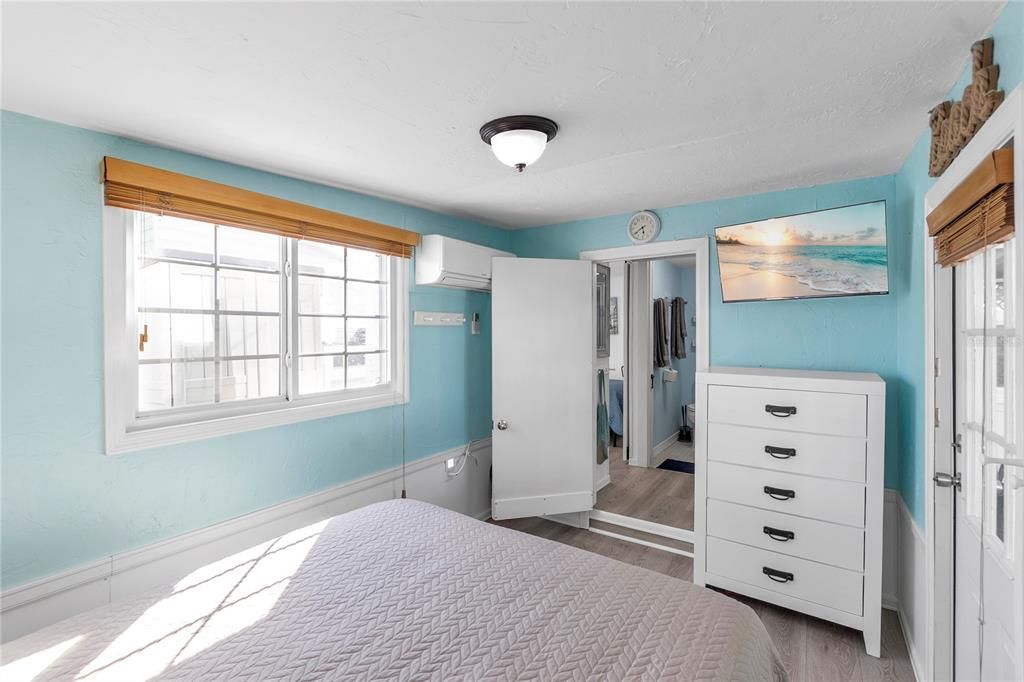 For Sale: $315,000 (2 beds, 1 baths, 412 Square Feet)