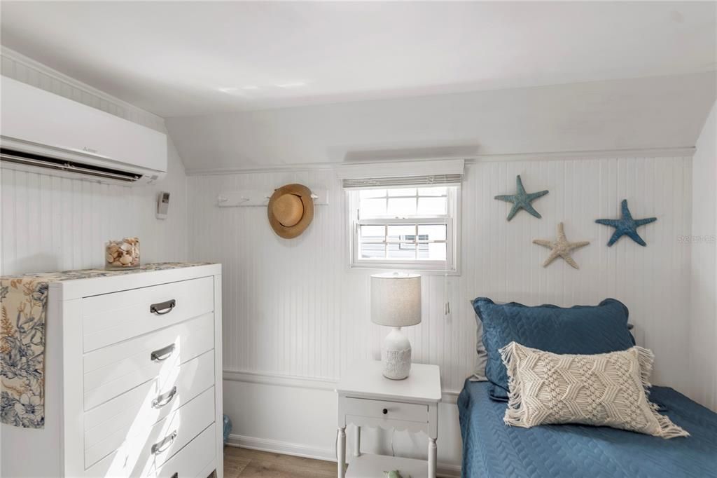 For Sale: $315,000 (2 beds, 1 baths, 412 Square Feet)