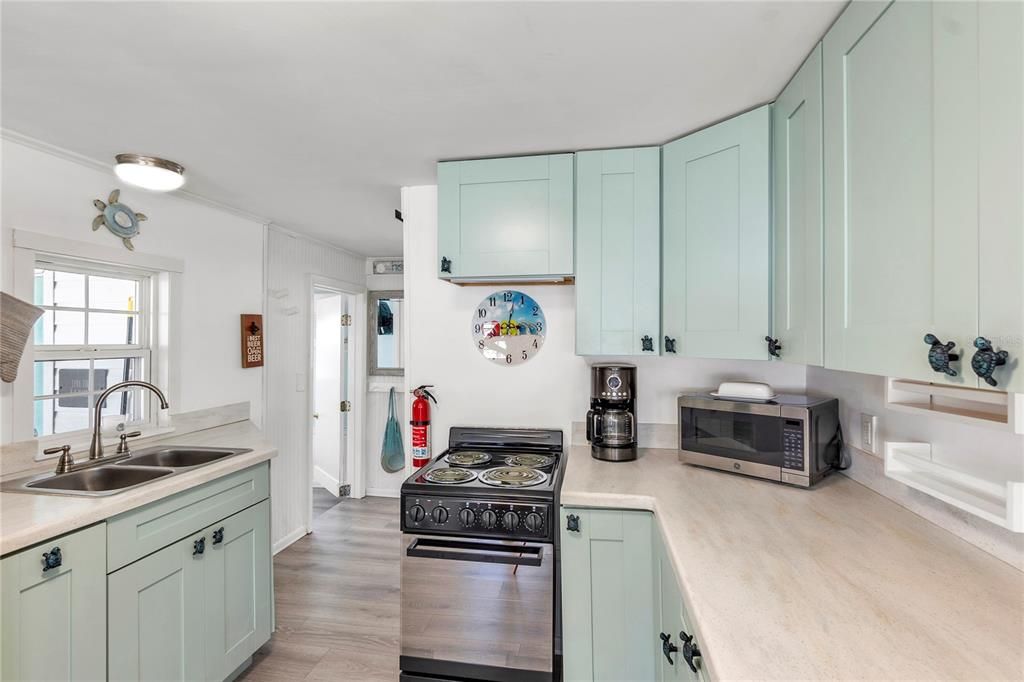 For Sale: $315,000 (2 beds, 1 baths, 412 Square Feet)